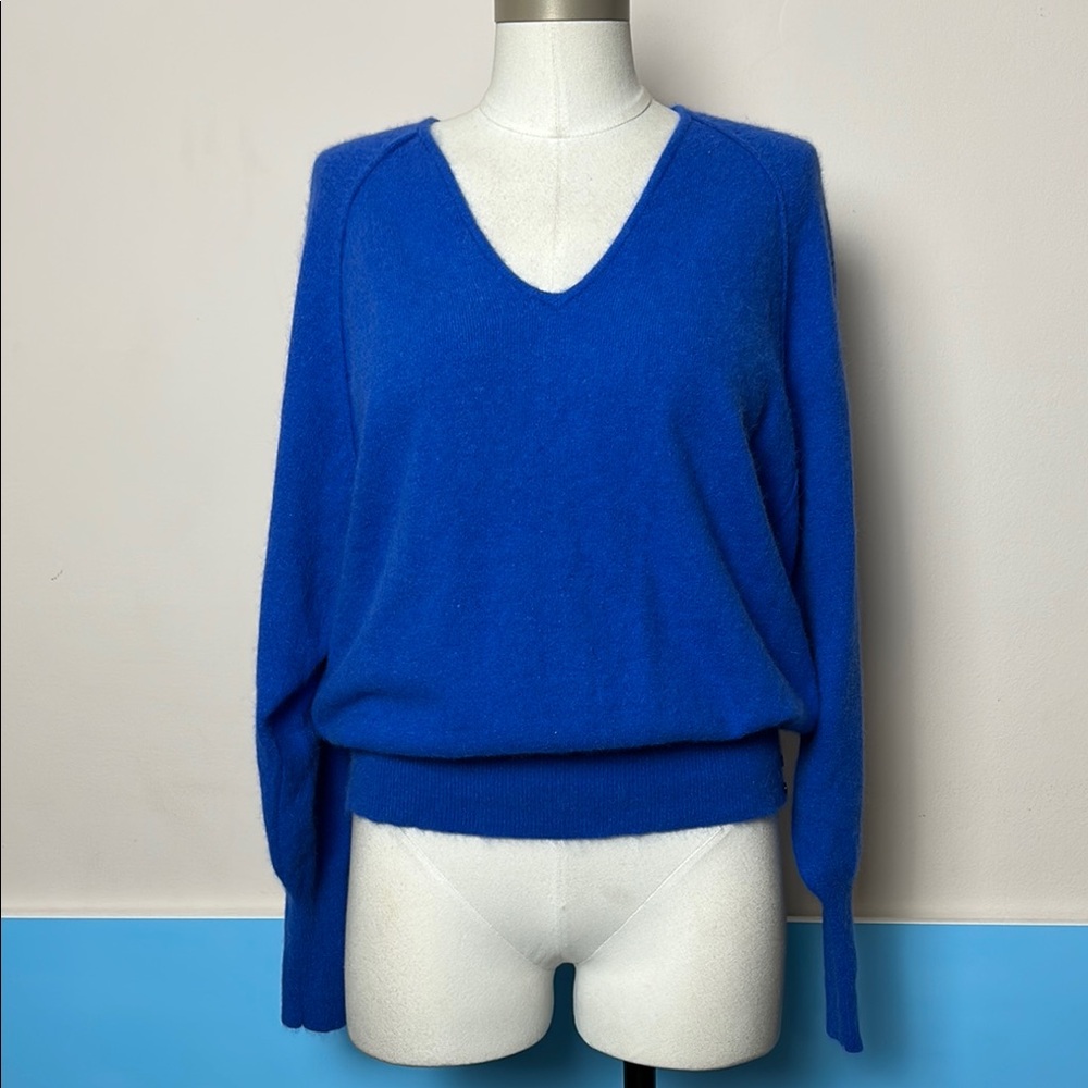 Vintage TBC Express Blue V-Neck Sweater Classic Knit Design hip sitting buttons